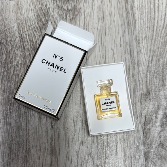 Chanel No. 5 Eau de Parfum Mini - Picture 1 of 2